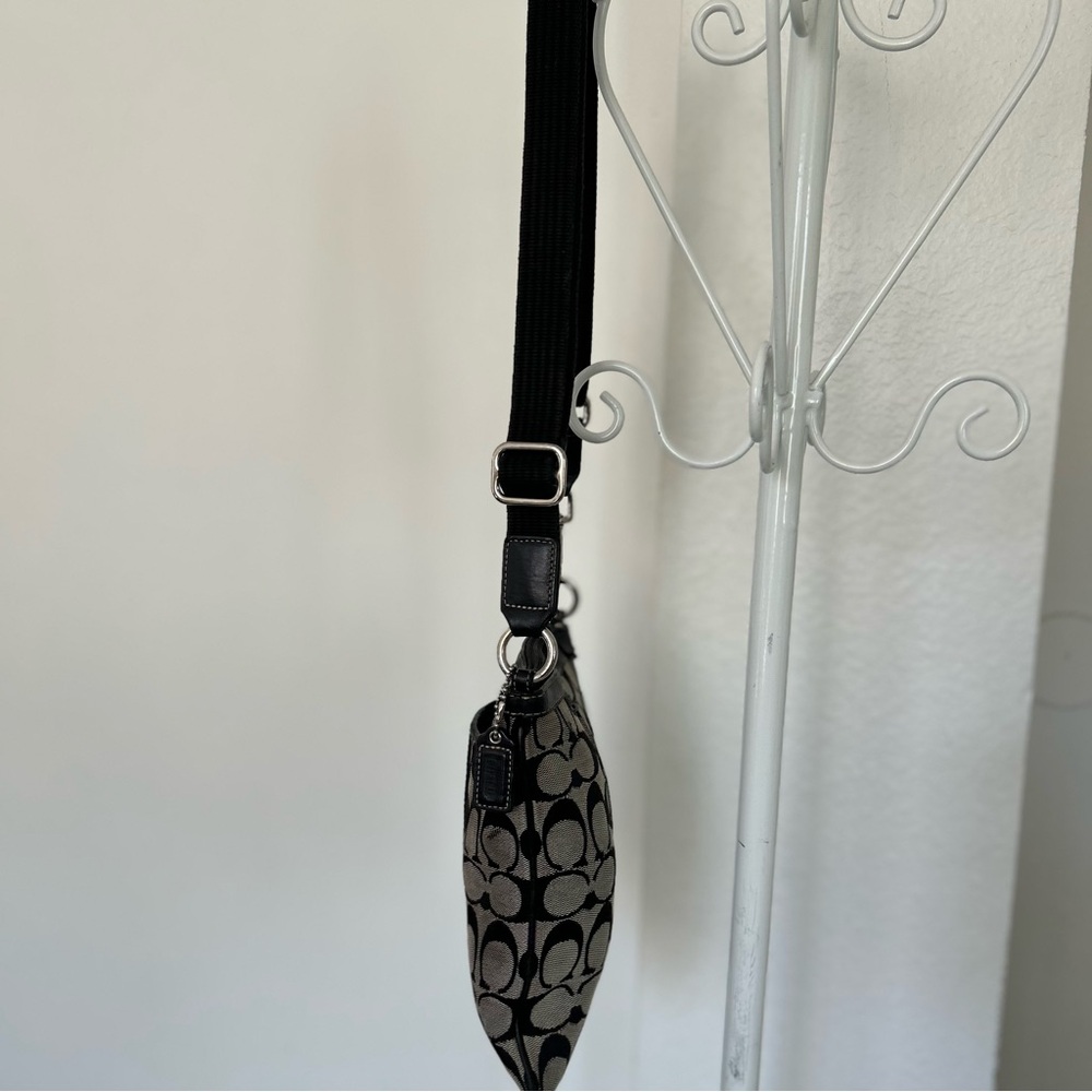 Coach black crossbody purse - Picture 4 of 10
